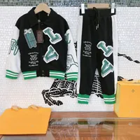 Autumn Kid Girl Clothings Designer de moda de cor preta Baby Boy Green Color Boutique Roupas Conjunto de 100-160 cm Enviar com caixa
