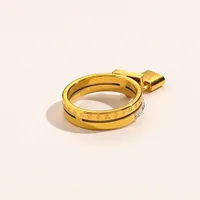 Anelli di banda marcata designer Women 18k oro oro rondini inossidabile cristallo inossidabile acciaio di gioielleria per matrimoni Ring Anello di dito intagliatura fine Anello di dito 6 7 8 9