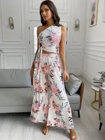 Terno feminino cal￧a um ombro de uma saia floral com estampa floral superior
