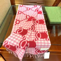 Shawls de inverno Letra de caxemira de cashmere de cashmere elegante lenços rosa impressos para homens toques macios com tags gorro de luxo