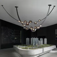 Kroonluchters 2022 Postmoderne creatieve led kroonluchter verlichting lederen riem hanglamp rokerige glazen bal eetkamer café glans