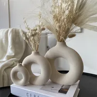 Jarrones Nordic Ceramic Vase para Pampas Grass Donuts Flower Pot Accesorios de decoración del hogar Sala de estar Interior Table Interior Desk Decoración 221013
