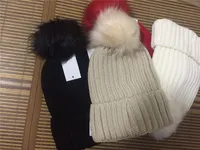 2022 Adultes Chapeaux d'hiver chaud épais pour les femmes Soft Stretch Câble tricoté Pom Pom Bons de bonnet femme Skullies Bons de ski Caps de ski Caps de ski