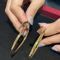 Pulseira de unhas clássicas pulseiras de aço de titânio de aço dourado punho de punho de diamante nlay diamante