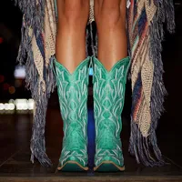 Boots Women Mid Western Western Cowboy مدببة إصبع القدم في الركبة العالية على الحذاء 2022 Modern Leather Print