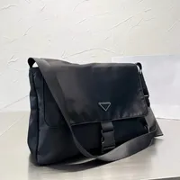 Laptop portföljispåsar handväska mens designer väskor crossbody axel väska stora datorsbråor totes svart triangel nylon canvas 4 stilar 5a kvalitet