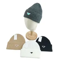 Kapaklar Yeni Tasarımcı Moda Beanies Şapkalar Erkek ve Kadın Modelleri Bonnet Kış Beanie Örme Yün Şapka Plus Kadife Kapak Kafataları Kalın Top Hatlar Solid Europe United