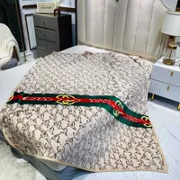 Yatak takımları mektup tasarımcısı battaniye klasik tasarım hassas klima araba banyo havlusu yumuşak kış polar şal atma battaniyeleri ht1637