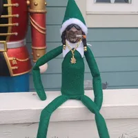 Christmas Elf Doll Snoop op een stoep thuisdecor Nieuwjaar Kids Gifts Accessoires