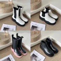 2022 New Fashion Femmes Boots Chaussures Tire Storm Pneus Up Up Chunky Anti-Slip Platform Botie Real Leather Crystal Outdoor Martin Ankle Designer Size35-44 Top Quality
