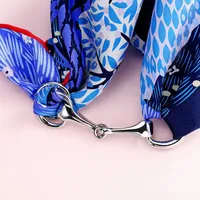 Brooches Chic Metal Scarf Buckle Chain OL Square Silk Fashion Accessory Lazy Women's Kerchief S Wholesale Jewelry