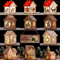 Kerstdecoraties Diy Natuurlijk houten hangende blokhut met warme led -lichten ornamenten houten gloeiende kasteel lamp jaar geschenken kinderen speelgoed