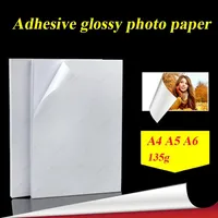 PO -pappersprodukt säljer i A4 50 -kassor A5 A6 100 -kassor 135GSM Högt glansigt självlim Inkjet Printing With Back Lim Sticker PA298K