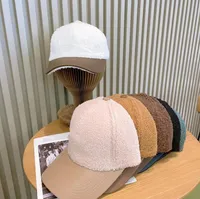 Tasarımcı Şapka Mektubu Beyzbol Kapakları Erkekler İçin Casquette Kadın Hats Sokak Moda Kış Kuzu Yün Top Kapakları 6 Renk Ayarlanabilir Zirve Kapağı