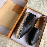 Fashion Luxury Sneaker Designer Chaussures G￩tille en cuir d￩contract￩ Brand de chaussures Femme Trainer Classic Slides en fonctionnant Ace Shoe Fen 006