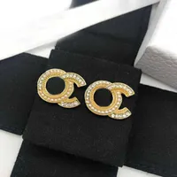 Projektantki kolczyki Ear Stud Brand 18k złota projektanci geometrii listy luksusowe kobiety kryształ perłowy na przyjęcie weselne kidenlry