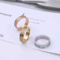 Bandringar 316L Titanium Steel Ring Lovers Rings Storlek för kvinnor och män Luxur Designer Jewelry No Box