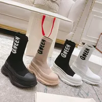 Kadın bot tasarımcı çorap ayakkabıları spor eğitmenleri spor ayakkabılar grafiti sırt kaygan siyah beyaz örgü mcqueen boot boot bome ayakkabı