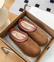 2022 Hot Sell Ausg Platform Woman Winter Boot Designer Ankle Boots Tazzskor Chestnut Svart varm päls tofflor inomhusstövlar med kortväska fina gåvor 002