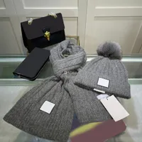 トレンディなカシミアの帽子スカーフポンボールビーニーウサギヘアニット帽子冬の厚い暖かいスポーツスカーフセット
