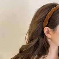 Elegant Velvet Fried Fried P￢te Twist Hair Band pour le lavage du visage pour femmes pour une pression avanc￩e Headwear Automne / hiver 2022 Nouveaux accessoires