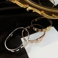 Pulseira clássica pulseira de luxo letra letra de pulseira cristal 18k banhado a ouro rosa prateado aço inoxidável casamento presente