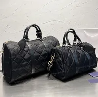 Luxe ontwerper Nylon Unisex Triangle Travel Bag Fashion Men Commerce Gentleman Handtas Hoogcapaciteit Draagbare klassieke Duffel Single-Shoulder Bag
