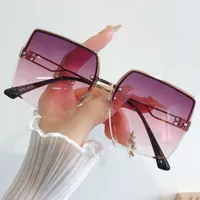 sunglasses outdoor mirror New style small fragrance frameless trimming Sunglasses square large frame plain face covering B home glasses