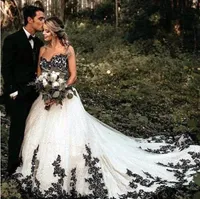White And Black Gothic Wedding Dress A-Line Vintage Strapless Bride Gowns Sweetheart Neck Sleevless Long Train Country Bridal Robe Lace Appliques Plus Size 2023