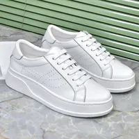 Платформа небольшие белые туфли Jurchen кожаные ботинки Spring 2022 Новая универсальная мода