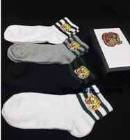 Erkek Çorap Tasarımcıları Erkek Kadınlar Beş Çift Lüks Spor Kış Kafes Mektubu Baskılı Kaplan Kafa Çorap Nakış Pamuklu Kutu 3A
