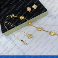 Bracelets de cr￩ateurs de c￨vres pour femmes Ol Elegant Luxury Shell Classic Brand 18k Gold Silver Charm Bracelet Party Bijoux Bijoux pour l'anniversaire de No￫l