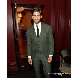 Smoking stile particolare moda in raso oro e pantalone nero - Ottavio Nuccio Gala Smoking stile particolare moda in raso oro e pantalone nero - Ottavio Nuccio Gala