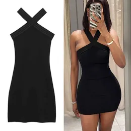 green emerald velvet dress Amazon.com: LAGSHIAN Women's Elegant Bodycon Off Shoulder Sleeveless High  Split Ruched Long Formal Evening Dress Black : Clothing, Shoes & Jewelry