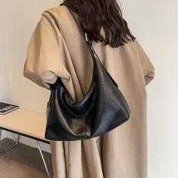 DHgate.com:Premium Leather Hobo Bag - Large Capacity, Retro