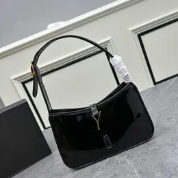 牛皮　オーダー DHgate.com:Classic Patent Leather Hobo Bag - Stylish