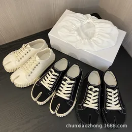 Low Top Women's Footwear Designer Canvas Shoes Womens Korean