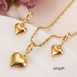 Designerörhängen 24 K Gul Solid Gold Filled Lovely Heart Pendant Halsband Kvinnor Girls Party Jewelry Set gåvor Diy Charms