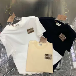 Kadın Hoodies Sweatshirts MM Family 24ss Göğüs üzerinde boncuklu harf nakış ile kısa kollu tişört, şık çok yönlü, gündelik kollar için basit tişört