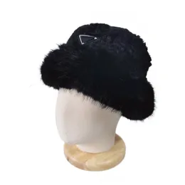Sombrero de cubo Sherpa de diseñador, gorro cálido de lujo a la moda clásico, gorro de invierno versátil de felpa, gorro triangular informal de tendencia