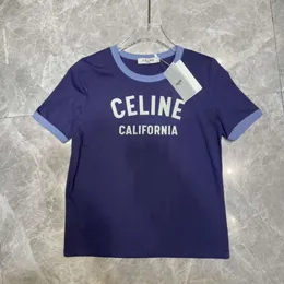 Moletons femininos com capuz Ce24 Camiseta com letras em bloco de cores no início da primavera com sabor de geléia de mirtilo moda versátil gola redonda manga curta simples mulheres