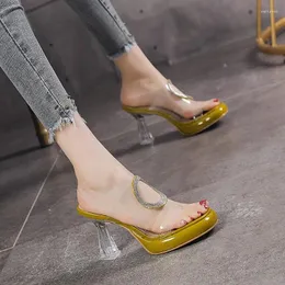 Zapatillas transparentes tacones altos 2024 agua diamante sandalias de punta delgada moda versátil elevada mujer y