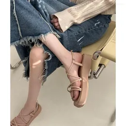 Fairy Sandals Simple INS نمط متعدد الاستخدامات نعل سميك للنساء 2024 صيف ارتداء شاطئ روماني الوقت المحدود 2517