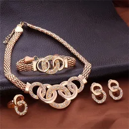 Kvinnors mode överdriven fem-ringset utsökta hiphophalsband örhängen ring armband smycken årsdag födelsedagspresent 240102