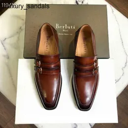 Berluti Scarpe da uomo in pelle formali nuove Bruti da uomo business casual alla moda e belle Oxford One Step Lazy Rj 3RN9