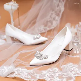 Elbise ayakkabıları kadınlar düğün fransız tarzı beyaz rhinestone sivri uçlu büyük boyutlu tıknaz topuk lüks pompalar chaussure femme mariage
