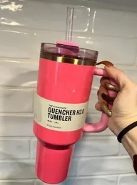 미국 스톡 핑크 퍼레이드 40oz Quencher H2.0 머그잔 컵 캠핑 여행용 자동차 컵 스테인리스 스틸 텀블러 컵 실리콘 핸들 4 시간 핫 7 시간 콜드 20 시간 ICED I0102