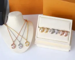 Europe America Fashion Style Jewelry Sets Lady Women GoldSilverRosecolour Engraved V Initials Setting Diamond Ball Charm Neckla9811210