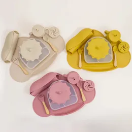 Bavaglino impermeabile in silicone morbido per bambini a forma di cartone animato Ventosa Ciotola Piatto Tazza Cucchiaio Forchetta Set Piatti per bambini Senza BPA 240102