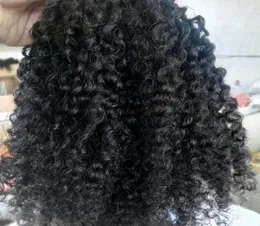 Clip rizado rizado del pelo de Remy de la Virgen humana brasileña en la trama del pelo Extensiones de pelo dibujadas dobles suaves Color negro natural sin procesar7410464